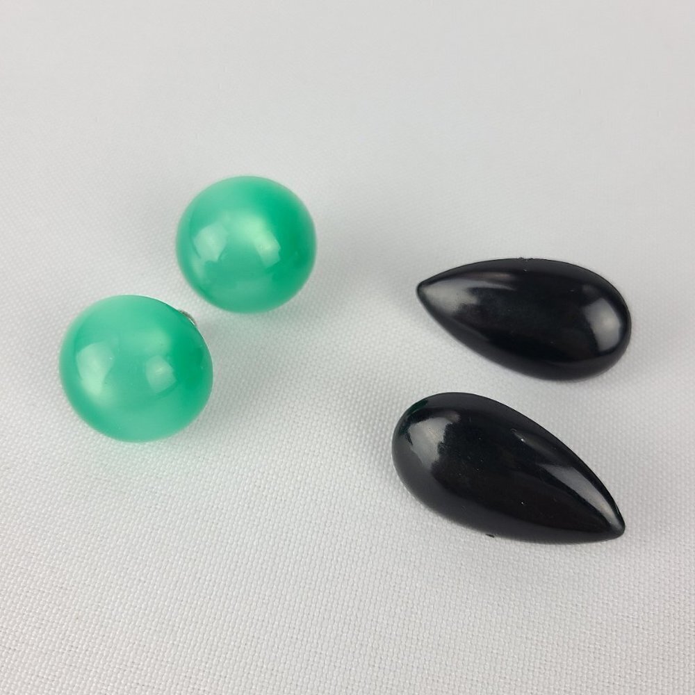 VINTAGE Green & Black Clip On Screw Back Earrings